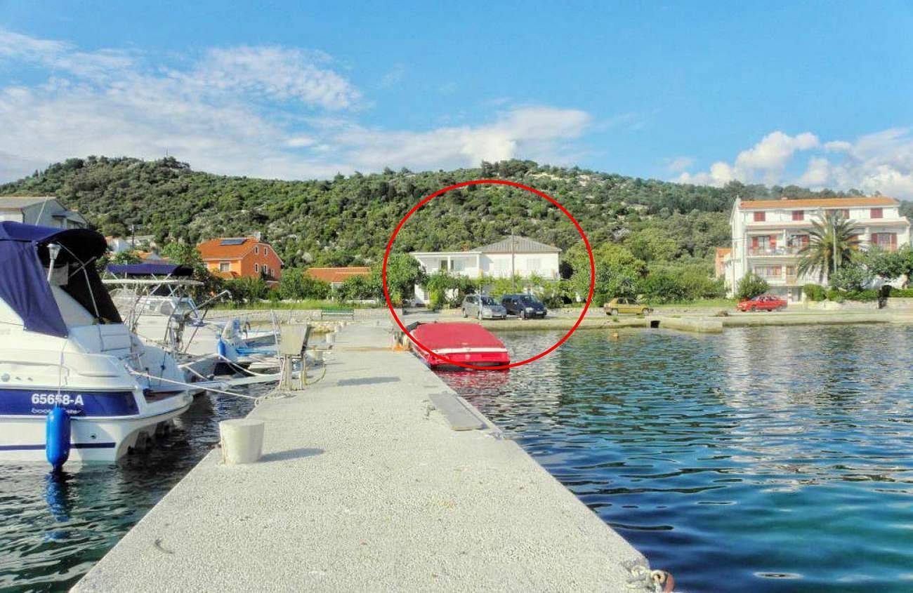 Ganze Wohnung, 2-Zimmer-Ferienwohnung mit Terrasse und Meerblick Barbat, Rab A-22053-a in Barbat na Rabu, Rab