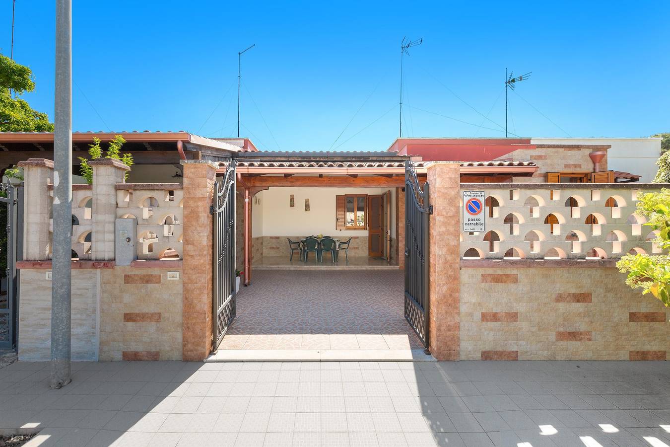 Villino Gioiellino by Barbarhouse in Torre Dell'orso, Lecce Province