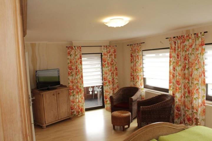 Ferienwohnung für 6 Personen, mit Balkon und Terrasse sowie Garten und Ausblick in Wimbach - 3