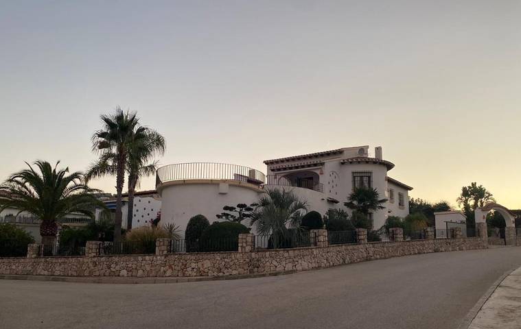 Villa voor 8 personen, with Whirlpool and Terras as well as Tuin and Zwembad in Pego
