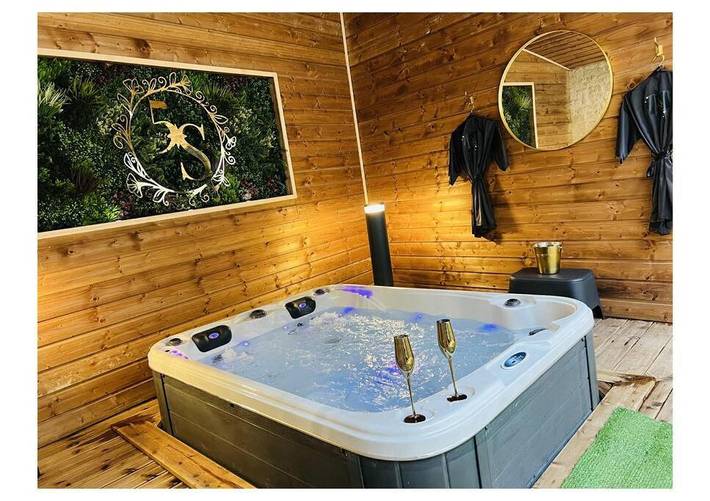 Gîte pour 2 personnes, avec terrasse et jacuzzi à Frontenay-Rohan-Rohan