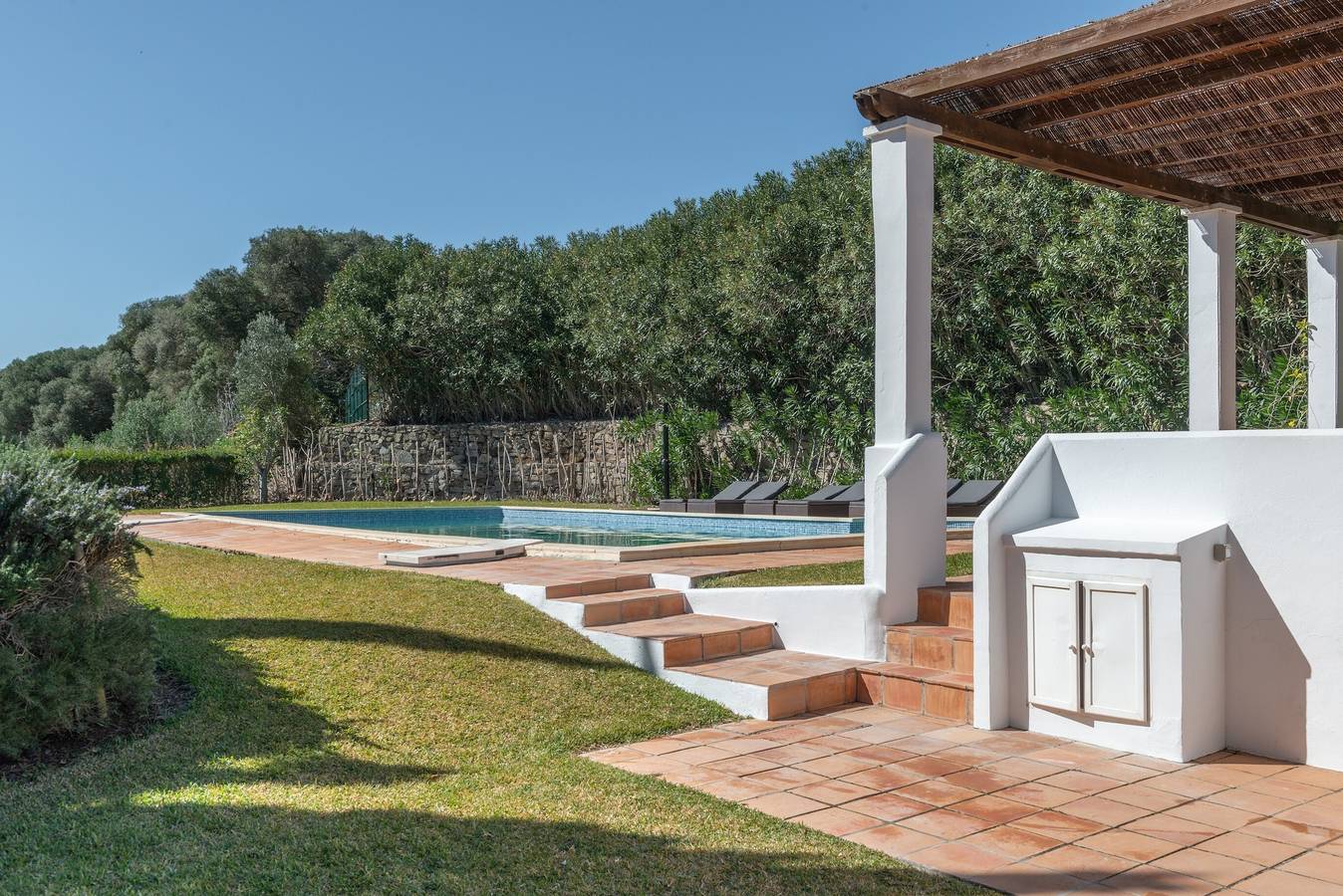 Villa Oleandro con vistas a la montaña, piscina, jardín y Wi-Fi in Benalup-Casas Viejas, Costa de la Luz