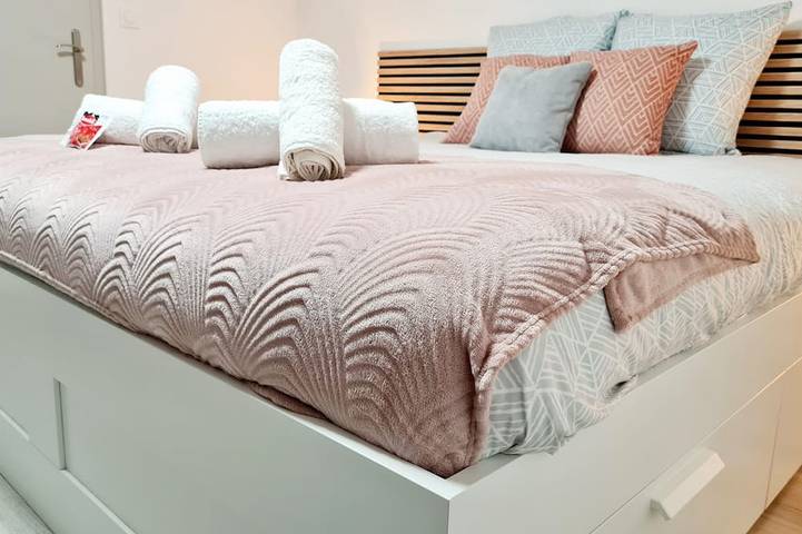 Appartement entier, Appart'Azur Haguenau, logement entier pour voyageur pro : Calme, Wi-Fi, Lit King in Haguenau, Nord de l'Alsace