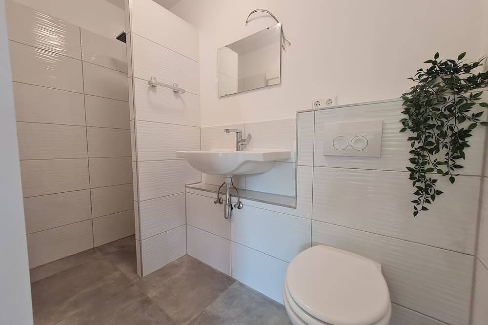 Ganze Wohnung, Garten Süd, 29qm mit Terrasse, bis max. 2 Personen in Rosenheim, Oberbayern