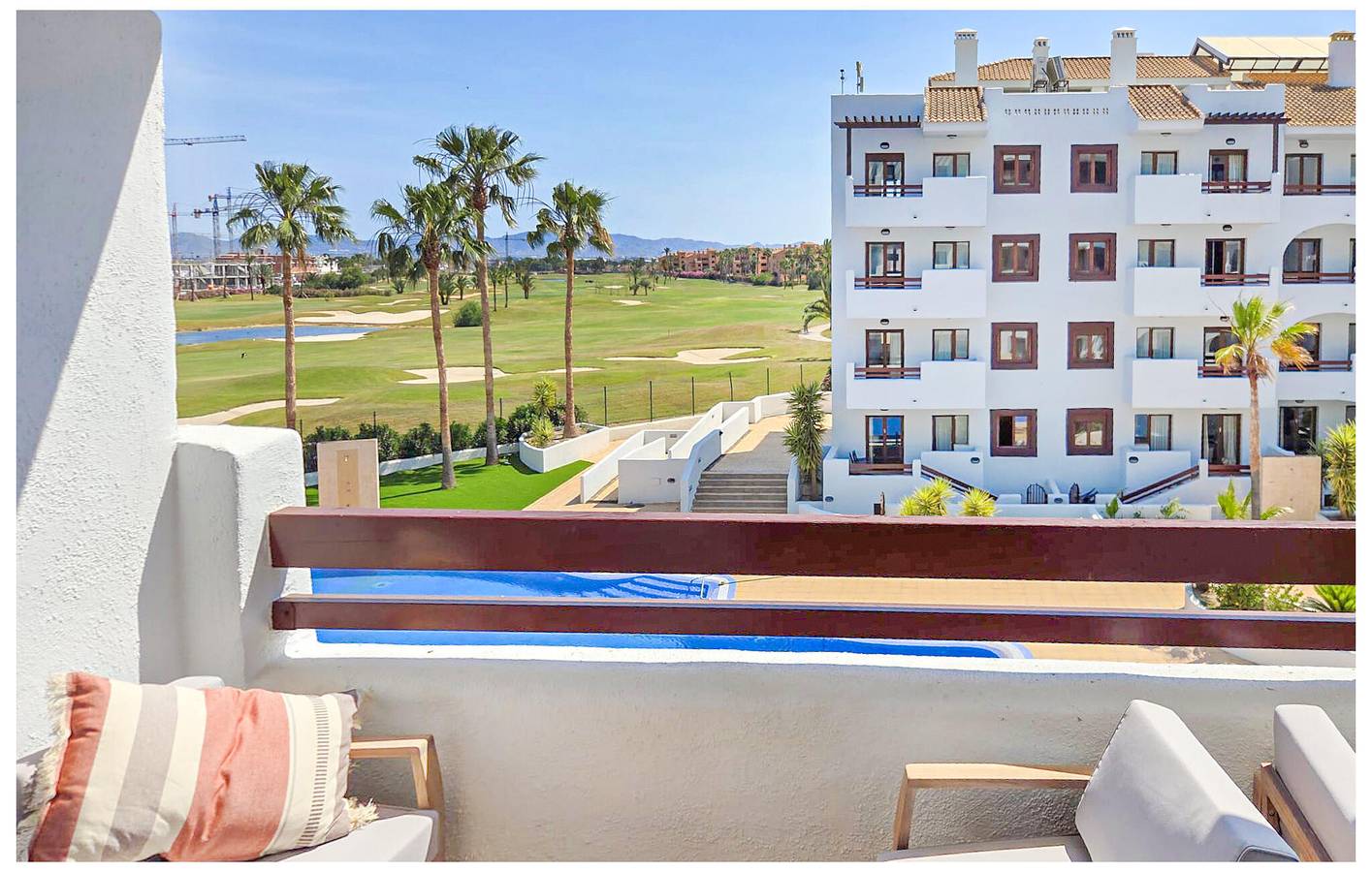 Entire holiday apartment, Charming 75m² Apartment: Scenic Views, 2km to Beach, Parking & WiFi in Los Alcázares, Costa Cálida