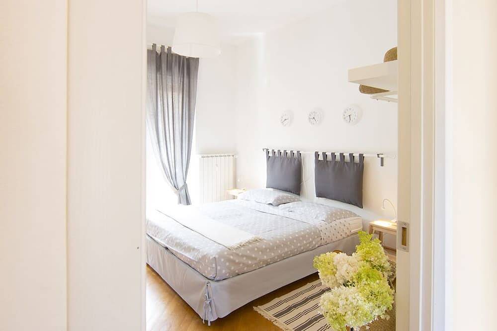 Ganze Wohnung, Biba Ferienhaus + Privatstrand in Omegna, Ortasee