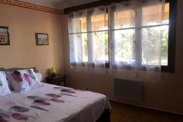 Villa pour 4 Personnes dans Lourmarin, Parc naturel régional du Luberon, Photo 2