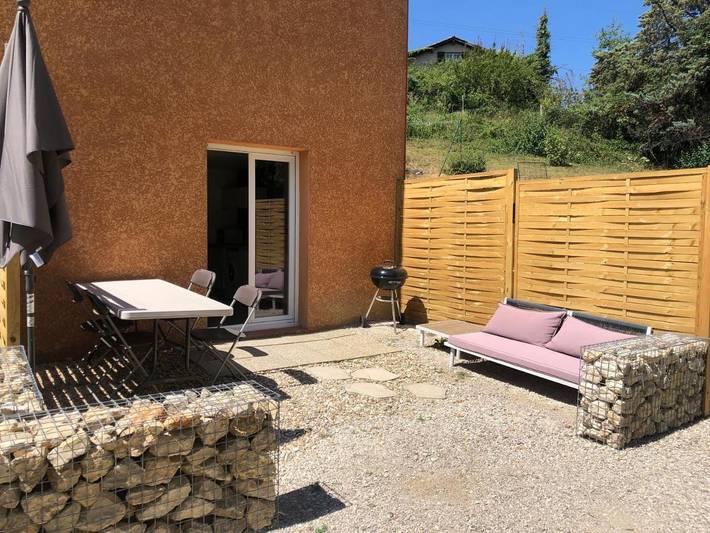 Gîte pour 4 personnes, avec terrasse ainsi que vue et jardin à Caussade - 2