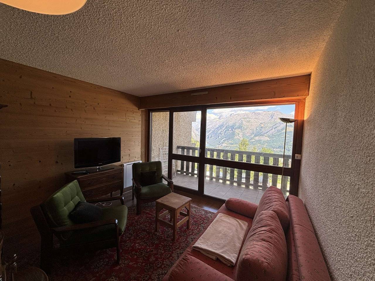 Apartamento entero, Auris en Oisans: Apt para 4, 250m de pistas, balcón, parking gratuito, mascotas permitidas in Auris, Parque Nacional de los Ecrins