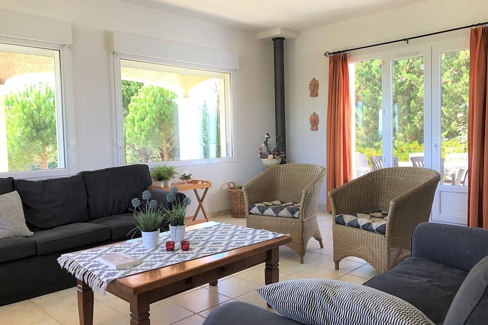 Luxus Architekturvilla ***** mit wunderschönem Panoramablick in Montouliers, Mittelmeerküste (Frankreich)
