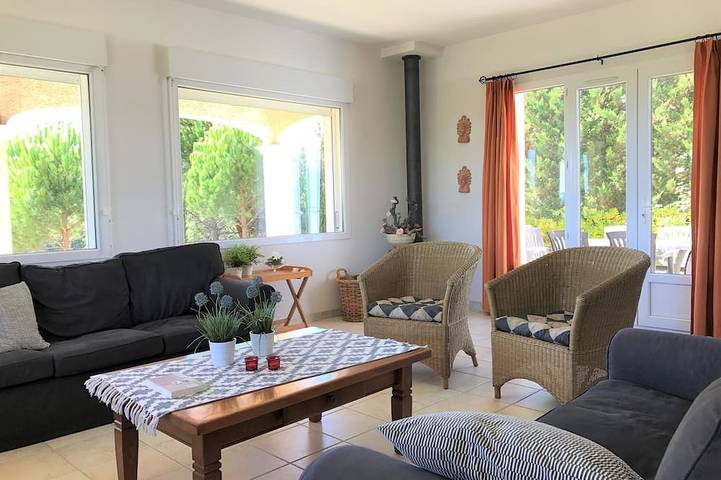 Location de vacances pour 8 personnes, avec Terrasse et Jardin à Montouliers - 4