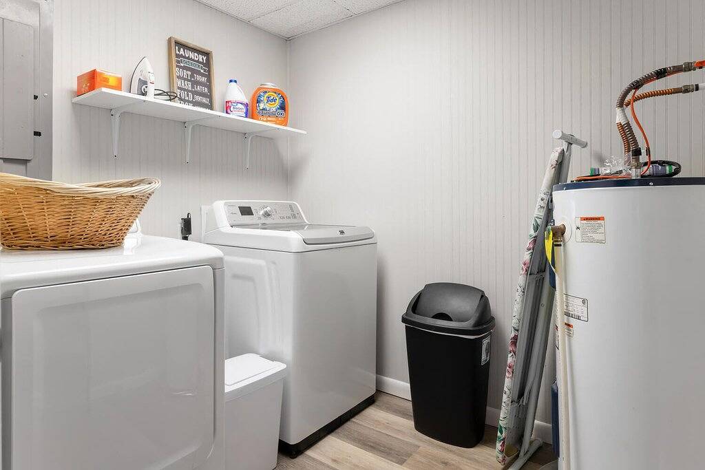 Peaceful Ivy Ridge - w/waterfalls, hikes + hot tub! in Lake Toxaway