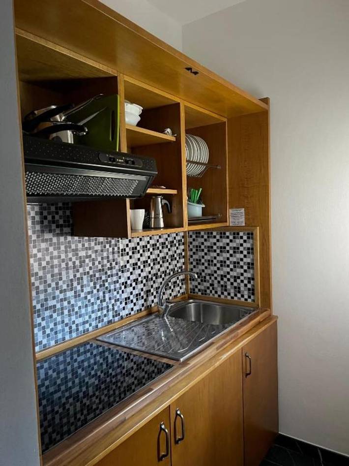 Appartamento intero, Appartamento 'Residence Paradiso Bilocale 103' con balcone, Wi-Fi e aria condizionata in Bagni Orchidea, Moneglia