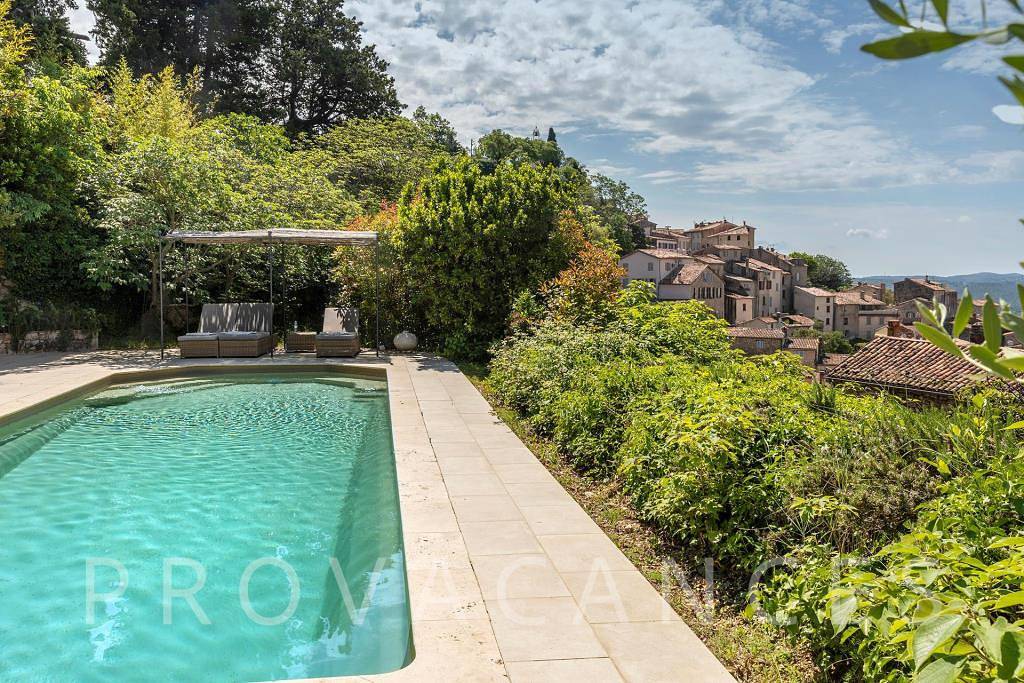 Charming holiday home with pool within walking distance to Fayence in Fayenza, Region de Draguignan