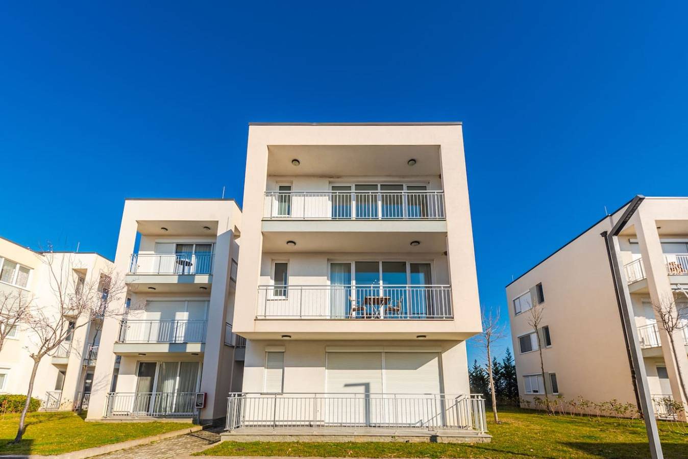 Ganze Wohnung, Ferienwohnung für 4 Personen mit Pool in Shënkoll, Lezhë