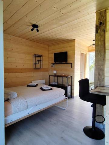 Maison d’hôte pour 2 personnes, avec vue ainsi que piscine et jardin, animaux acceptés à Gaujacq
