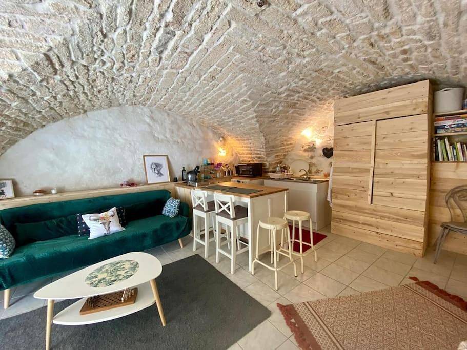 Appartement entier, Cave de charme 18ème siècle in Pignan, Côte méditerranéenne (France)