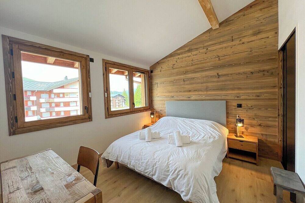 Ganze Wohnung, New 6p Apt | Ski-in/out & Central in Le Praz de Lys, Taninges