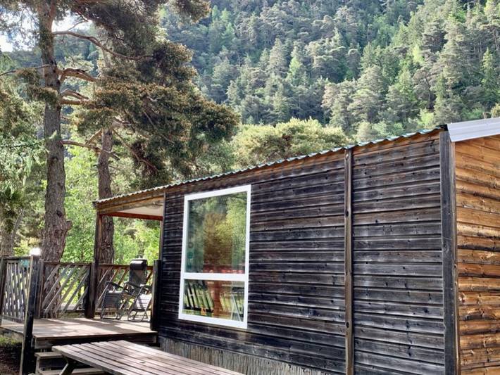 Mobil home pour 4 personnes, avec piscine et terrasse à Méolans-Revel
