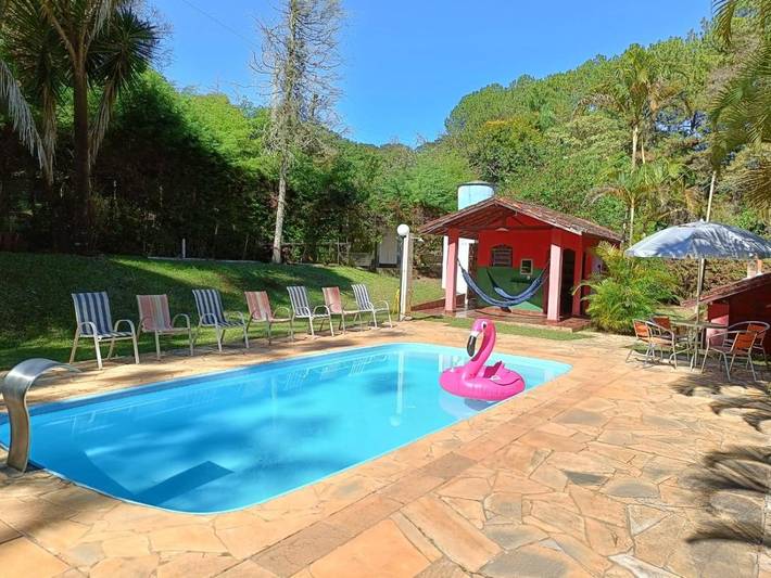 Casas e apartamentos de temporada para 10 pessoas, com vista e jardim e ainda piscina, com animais de estimação em Extrema