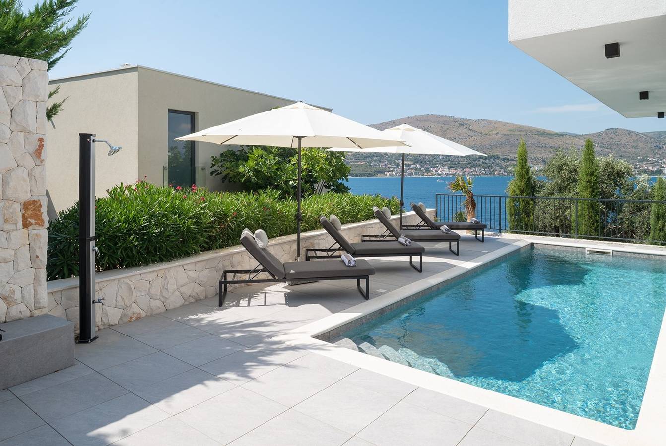 Villa Moderno Meerblick, Beheizter Pool, Grill, Familie in Okrug Donji, Ciovo