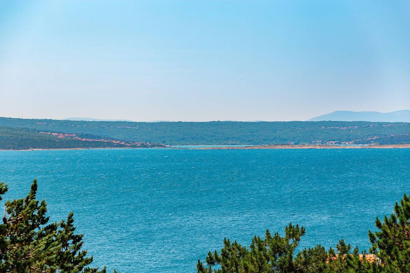 Ganze Wohnung, Preiswertes Apartment nur 100 Meter zum Strand mit Meerblick in Crikvenica, Primorje-Gorski Kotar