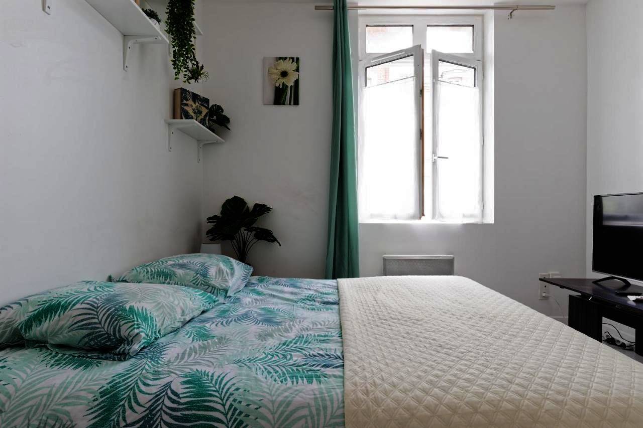 Appartement entier, One-Bedroom Apartment in Lisieux, Région de Lisieux