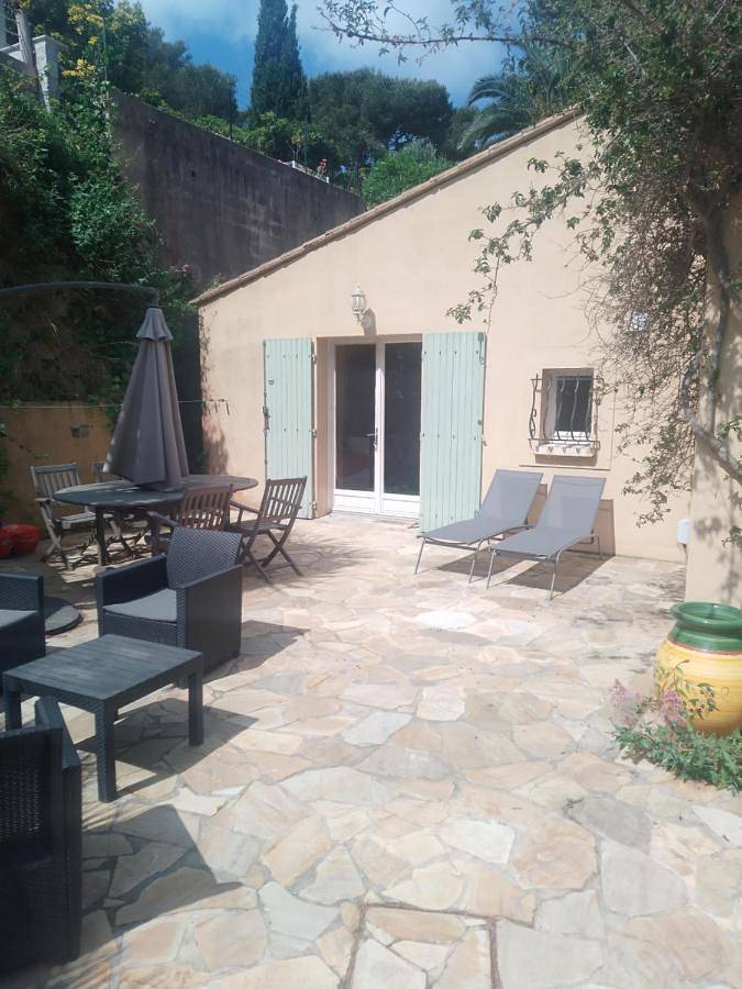 Gîte pour 4 personnes, avec Terrasse et Vue dans Plage de la Madrague (Giens)