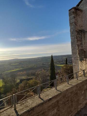 Gîte pour 4 personnes, avec vue et jardin à Puylaroque
