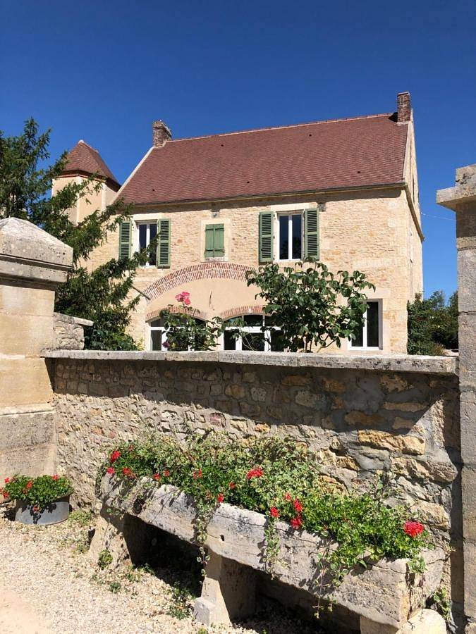 Gîte pour 11 personnes, avec jardin ainsi que vue et piscine à Merry-sur-Yonne