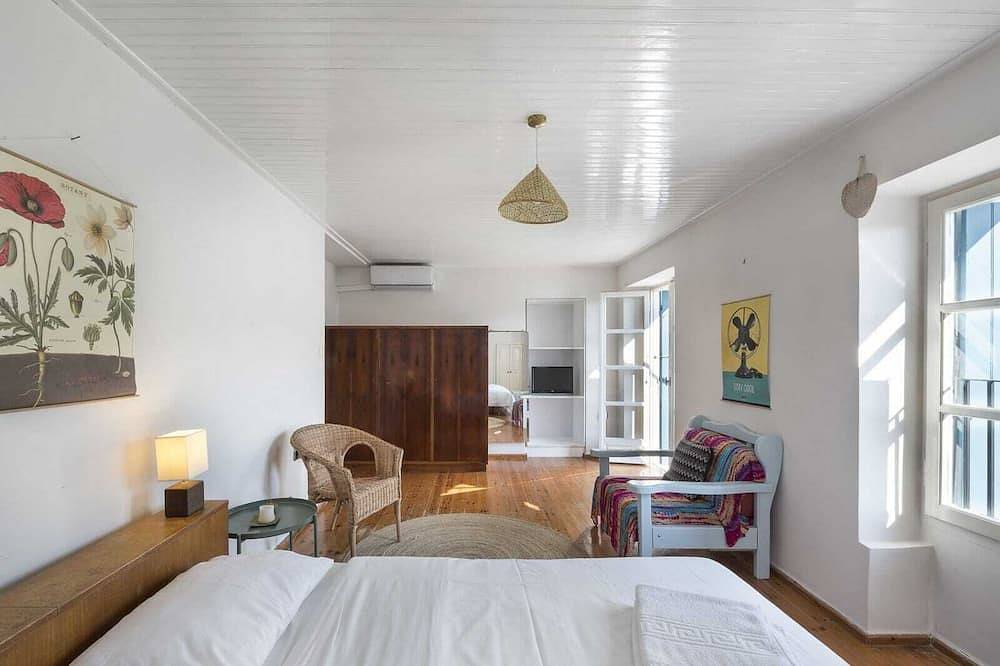 Ganze Wohnung, Waterfront house with private garden in Poros Stadt, Poros