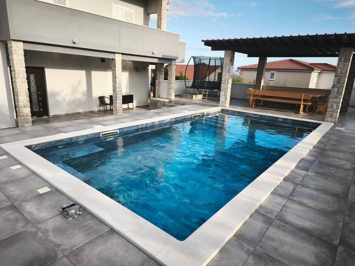 Villa pour 10 personnes, avec piscine ainsi que jardin et vue, animaux acceptés à Sevid - 3