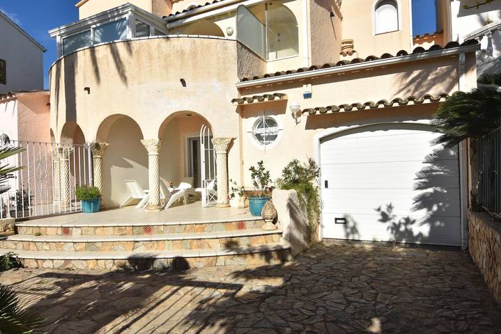Casa rural para 6 personas, con vistas al mar además de jardín y terraza, Se admiten mascotas en Ampuriabrava - 2