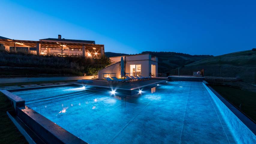 Casa vacanza per 11 persone, con Idromassaggio e Terrazza nonché Giardino e Sauna a Pedaso