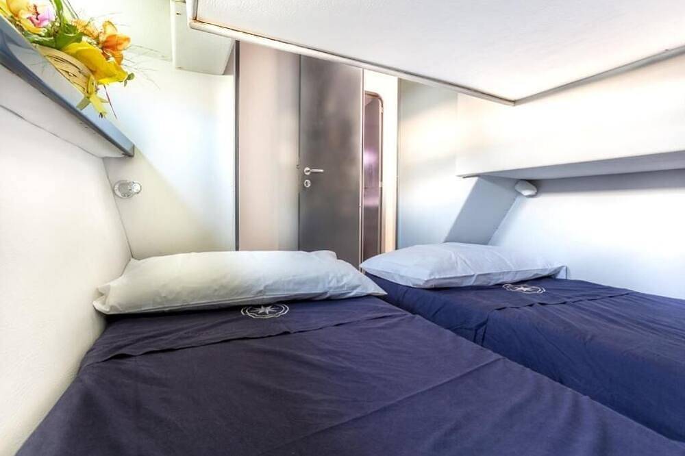 Loveboatsuiterome 5 minutes from Fiumicino airport your love retreat in Fiumicino, Rom Provinz