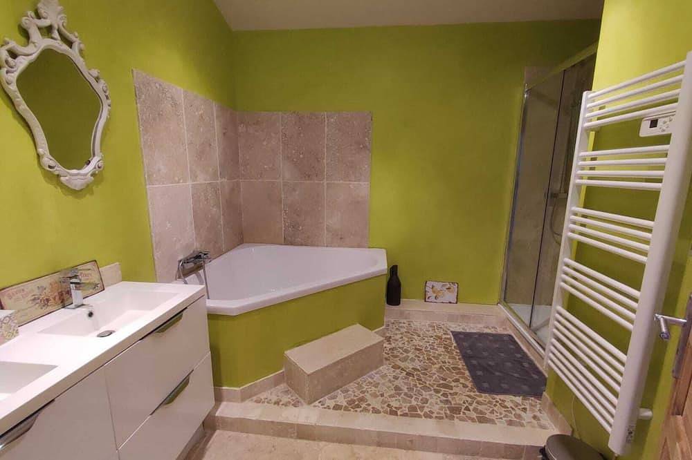 Beautiful villa with pool and countryside views, 12 minutes from historic Uzes in La Capelle-et-Masmolène, Nimes und Umgebung