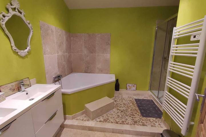 Beautiful villa with pool and countryside views, 12 minutes from historic Uzes in La Capelle-et-Masmolène, Nimes und Umgebung