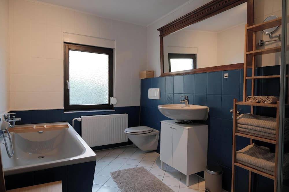 Ganze Wohnung, Ruhige Wohnung für Pendler & Naturfans - Parkplatz in Duisburg, Niederrhein