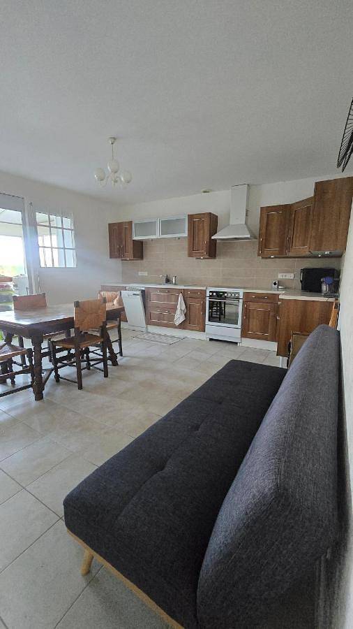 Gîte pour 3 personnes, avec terrasse dans Muron