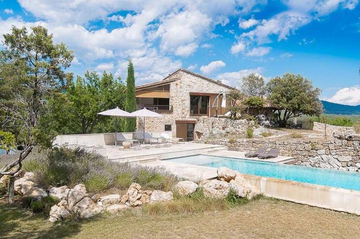 Location de vacances pour 10 personnes, avec balcon et jardin à Ampus