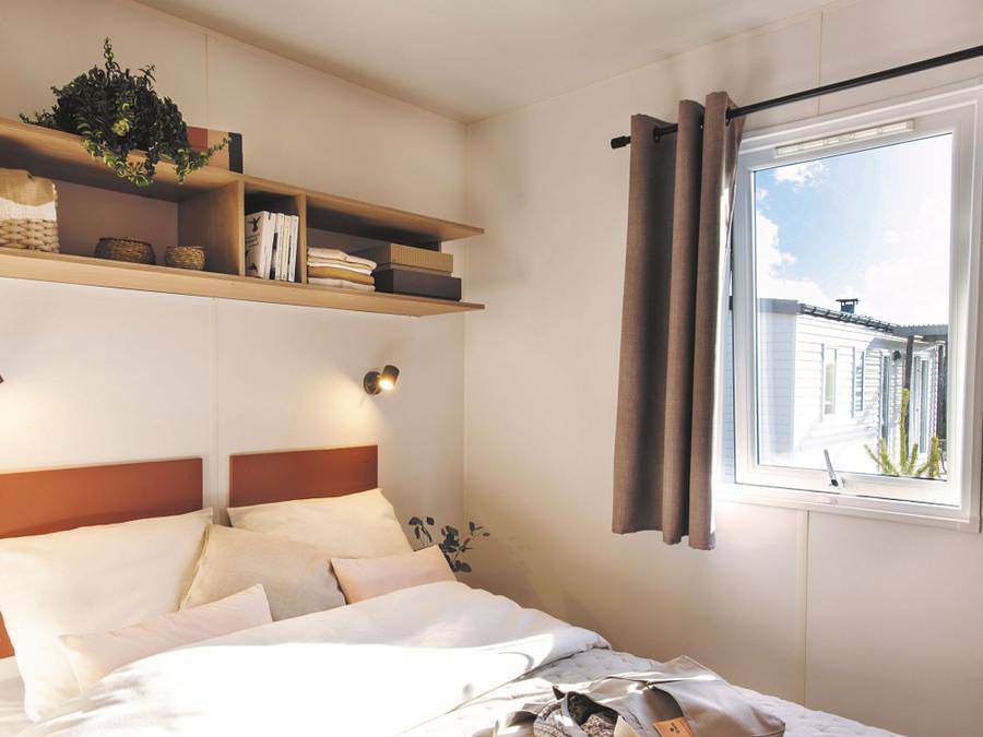 Flower Camping Le Dolium - Mobilhome 4 personnes - Mobil home Premium "Atrium" climatisé/Tv-2 chambres- 4 personnes Max (bébé compris) 4 pers in Laudun-l'Ardoise, Région de Nîmes