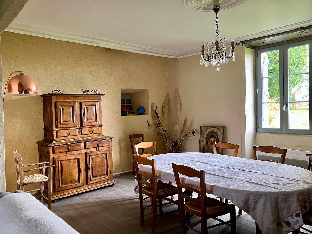 Six-Bedroom House in Millac, Vienne (France)