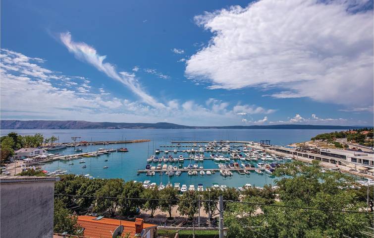 Ganze Ferienwohnung, Gemütliche Wohnung mit Terrasse, WLAN und Parkplatz in Strandnähe (1,5 km) in Plaža Bribirska obala, Novi Vinodolski