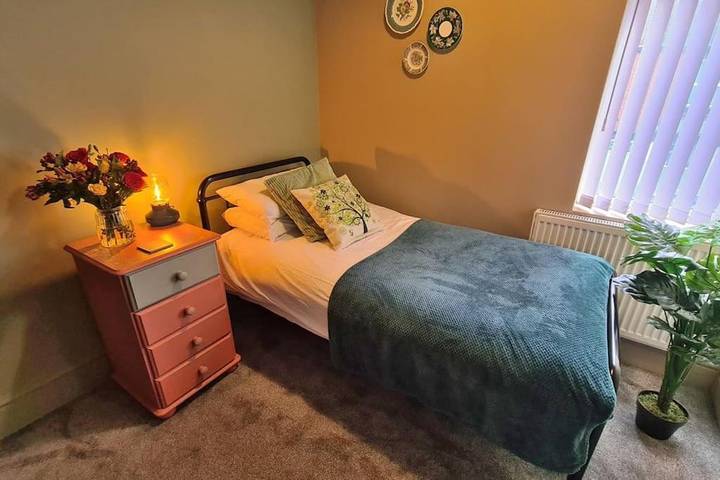 Holiday rental for 5 people, with garden in Stoke-on-Trent