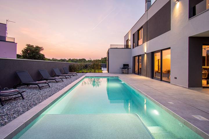 Villa für 8 Personen, mit Pool und Garten sowie Terrasse in Premantura - 2