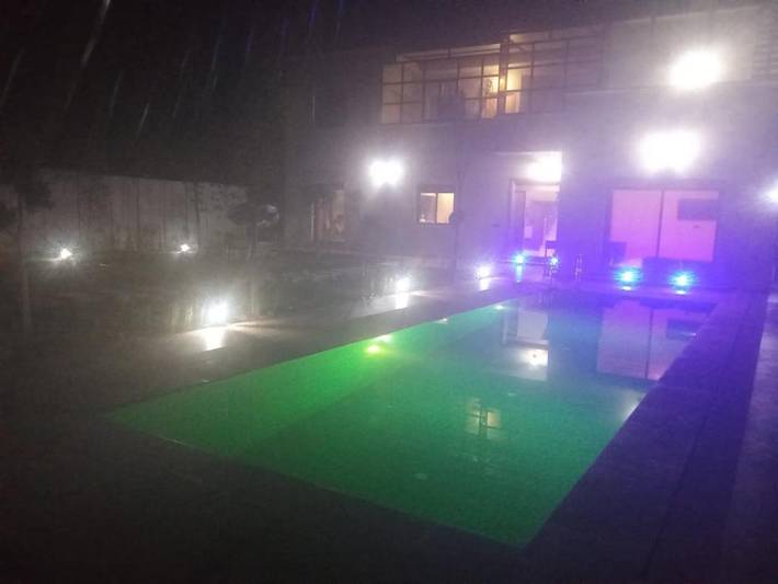 Villa pour 23 personnes, avec piscine ainsi que vue et balcon