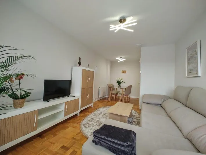 Apartamento de vacaciones para 6 personas, con piscina además de vistas y jardín - 1