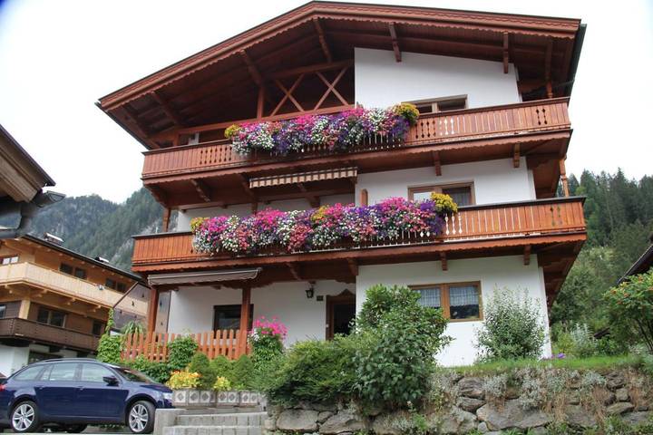 Maison d’hôte pour 2 personnes, avec Balcon et Terrasse ainsi que Jardin et Vue à Mayrhofen