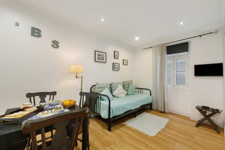 Entire apartment, Apartment 'Beco Do Sapato' with Wi-Fi and Air Conditioning in São Vicente de Fora, São Vicente (Lisbon)
