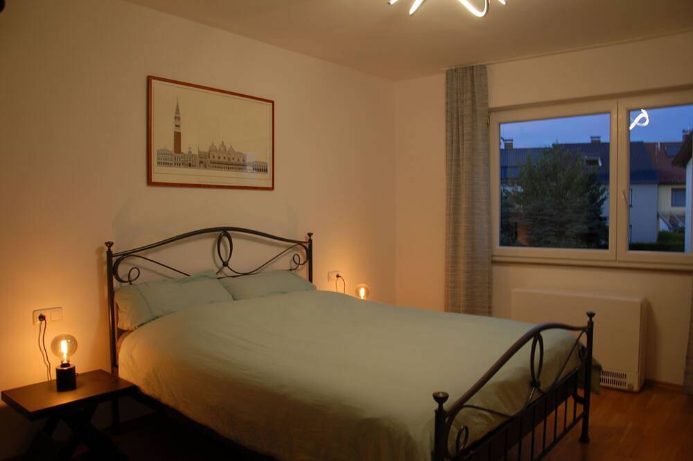Ganze Wohnung, Sonnige 4 Zi.-Ferienwohnung nähe See  mit Süd Dach-Terrasse in Eriskirch, Bodenseekreis